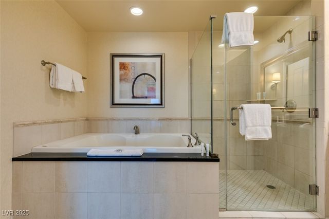 135 East HARMON Avenue 2705, Las Vegas, NV 89109