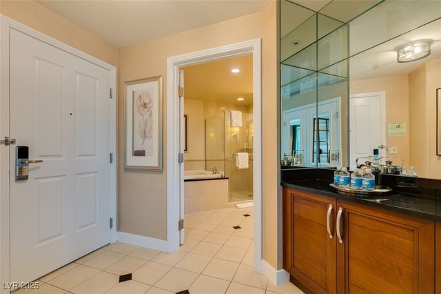 135 East HARMON Avenue 2705, Las Vegas, NV 89109