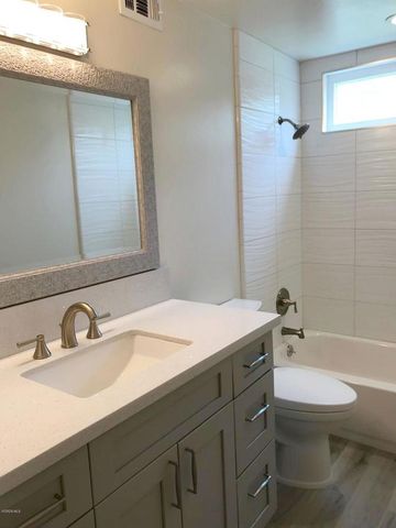 41 Oakleaf Avenue, Oak Park, CA 91377