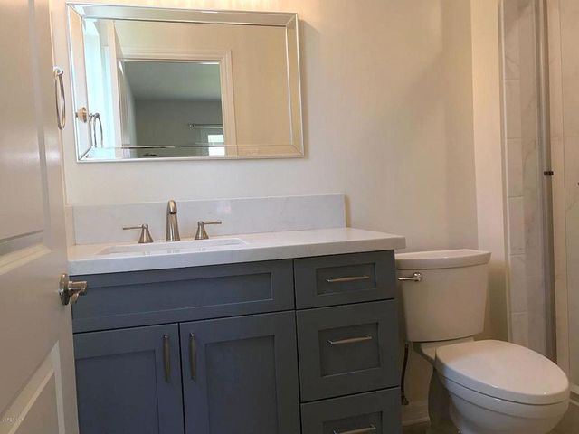 41 Oakleaf Avenue, Oak Park, CA 91377