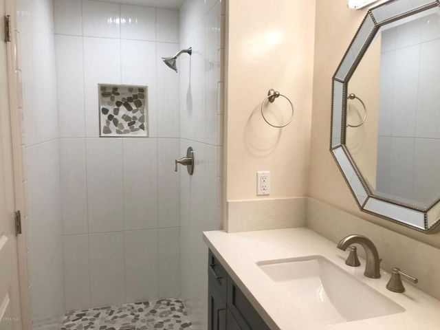 41 Oakleaf Avenue, Oak Park, CA 91377