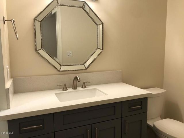 41 Oakleaf Avenue, Oak Park, CA 91377