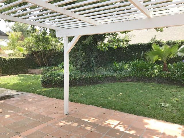 41 Oakleaf Avenue, Oak Park, CA 91377