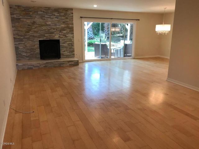 41 Oakleaf Avenue, Oak Park, CA 91377