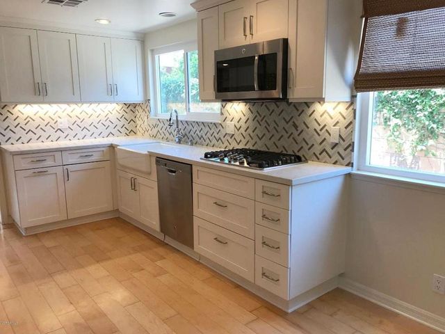 41 Oakleaf Avenue, Oak Park, CA 91377
