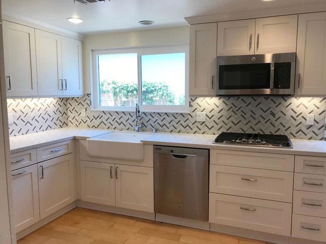 41 Oakleaf Avenue, Oak Park, CA 91377