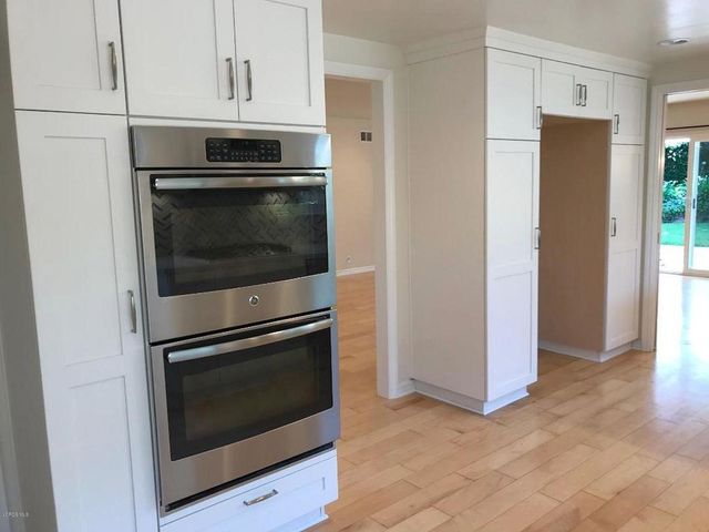 41 Oakleaf Avenue, Oak Park, CA 91377