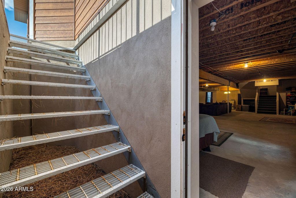 Image 35 of property listing at 31 E COUNTY ROAD N2163 Drive, Nutrioso, AZ 85932