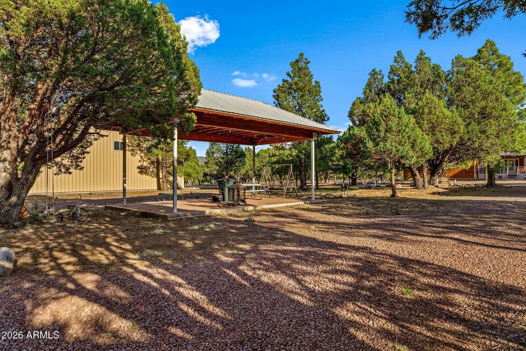 Image 43 of property listing at 31 E COUNTY ROAD N2163 Drive, Nutrioso, AZ 85932