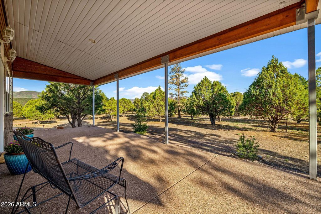 Image 6 of property listing at 31 E COUNTY ROAD N2163 Drive, Nutrioso, AZ 85932