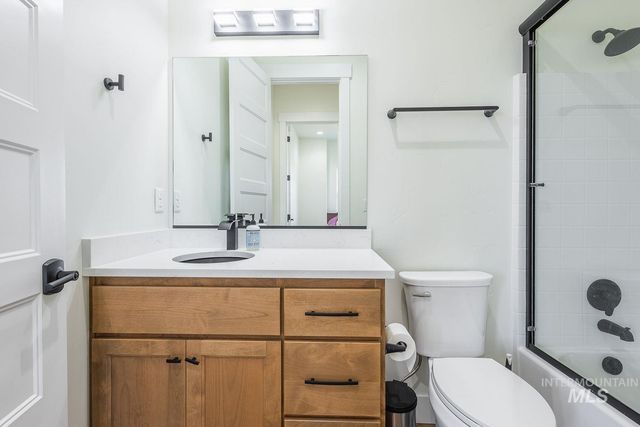 24806 Thunder Cloud St, Middleton, ID 83644