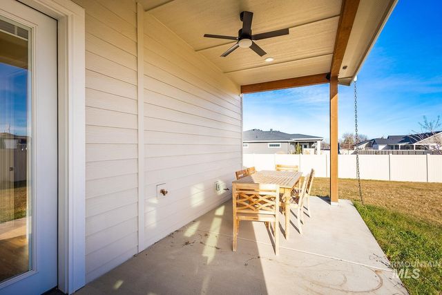 24806 Thunder Cloud St, Middleton, ID 83644