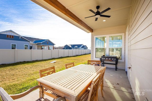 24806 Thunder Cloud St, Middleton, ID 83644