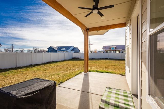 24806 Thunder Cloud St, Middleton, ID 83644