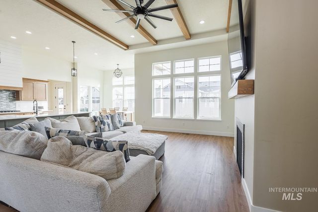 24806 Thunder Cloud St, Middleton, ID 83644