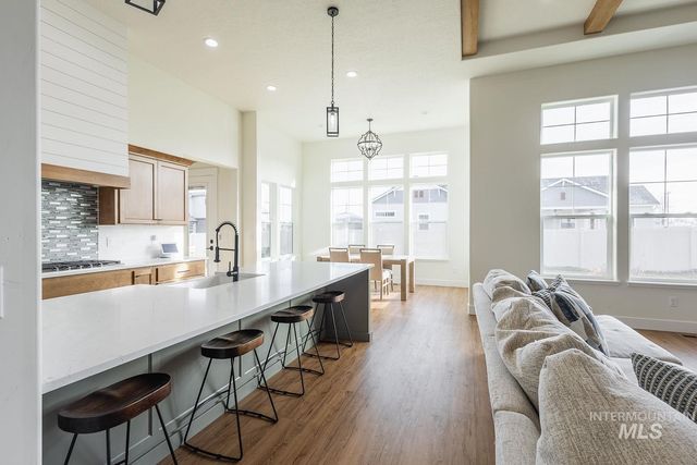 24806 Thunder Cloud St, Middleton, ID 83644