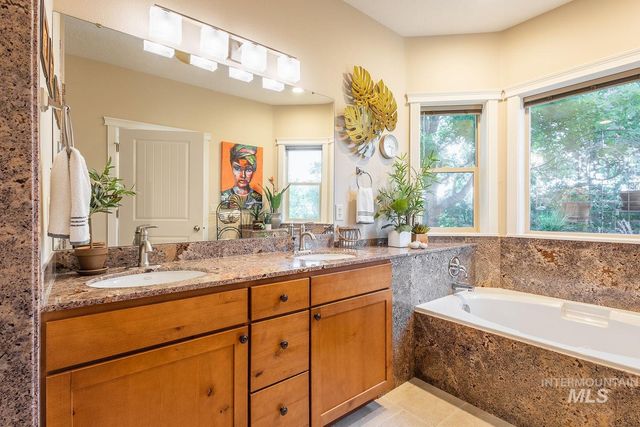 345 N Magnolia Pl., Middleton, ID 83644