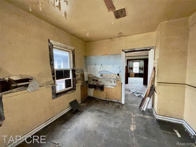 1017 E Grand Boulevard, Detroit, MI 48207