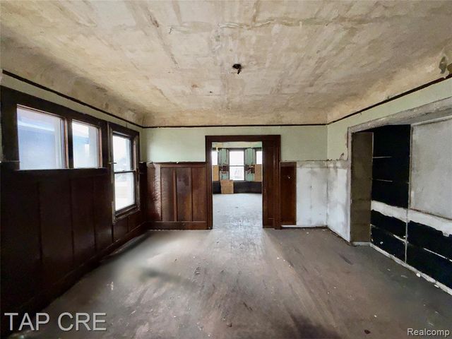 1017 E Grand Boulevard, Detroit, MI 48207