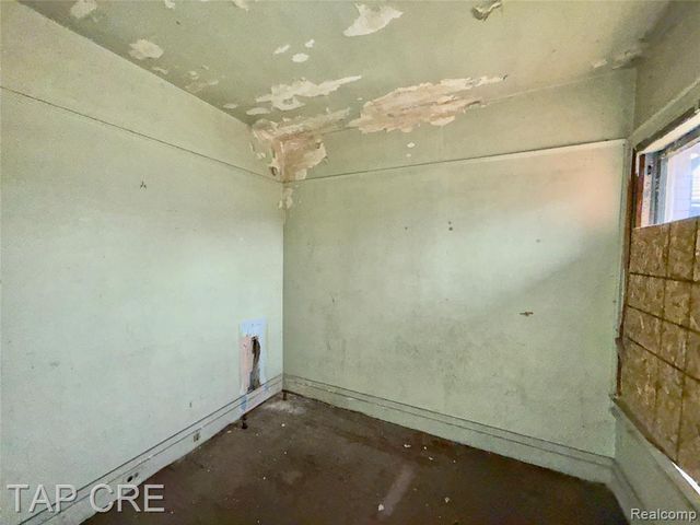 1017 E Grand Boulevard, Detroit, MI 48207