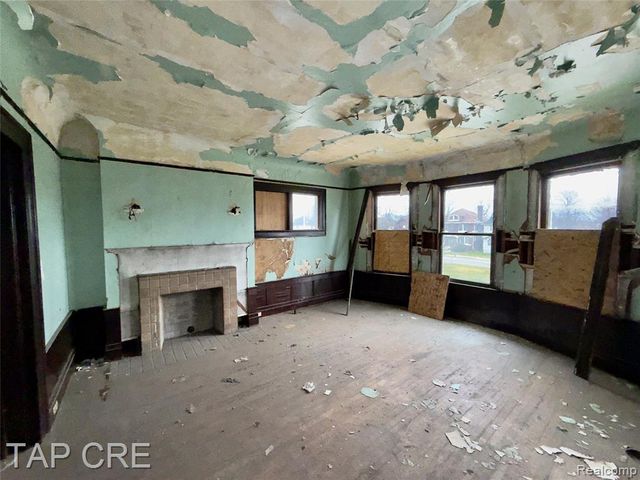 1017 E Grand Boulevard, Detroit, MI 48207