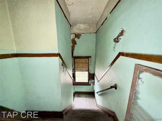 1017 E Grand Boulevard, Detroit, MI 48207