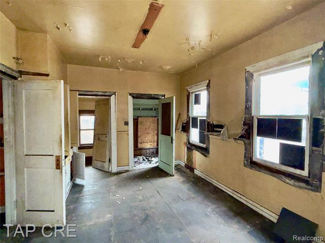 1017 E Grand Boulevard, Detroit, MI 48207