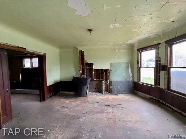 1017 E Grand Boulevard, Detroit, MI 48207