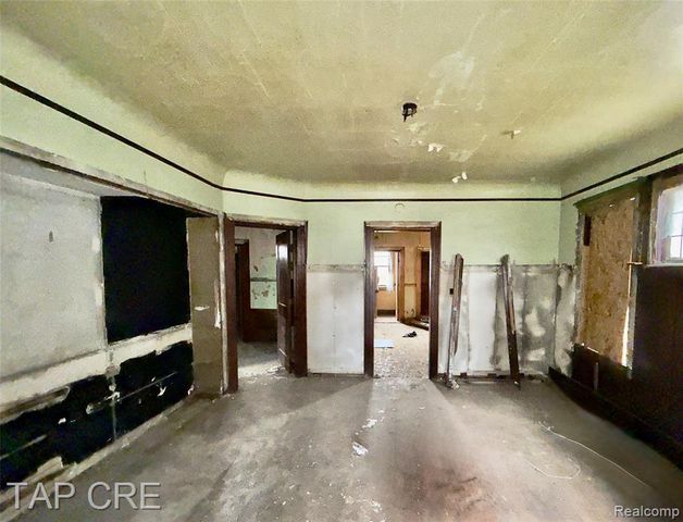 1017 E Grand Boulevard, Detroit, MI 48207