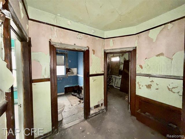 1017 E Grand Boulevard, Detroit, MI 48207