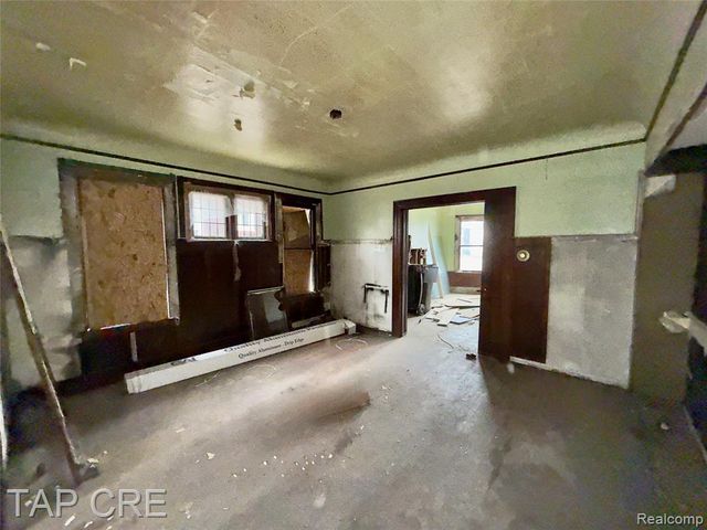 1017 E Grand Boulevard, Detroit, MI 48207