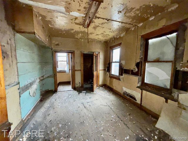 1017 E Grand Boulevard, Detroit, MI 48207