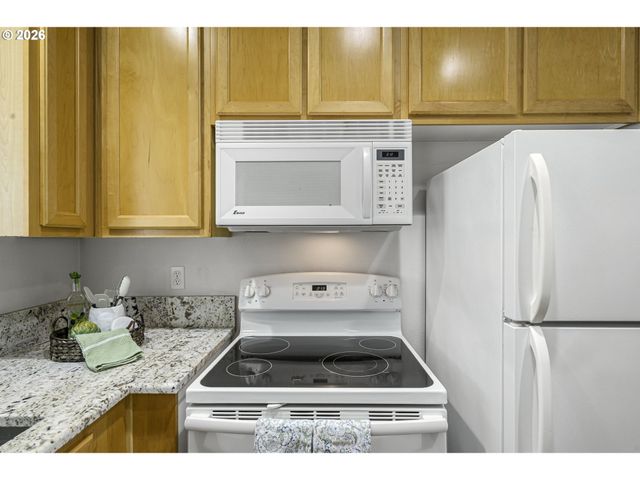 1294 Ne 86TH Way, Hillsboro, OR 97006