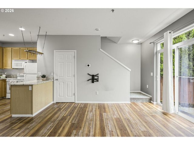 1294 Ne 86TH Way, Hillsboro, OR 97006