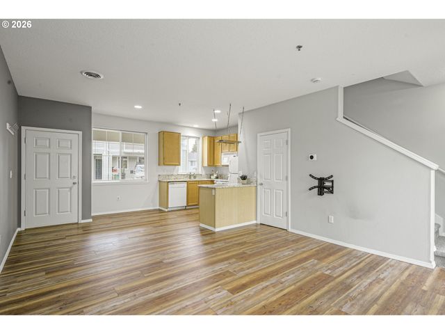 1294 Ne 86TH Way, Hillsboro, OR 97006