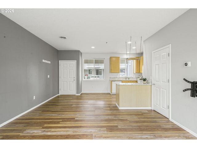 1294 Ne 86TH Way, Hillsboro, OR 97006