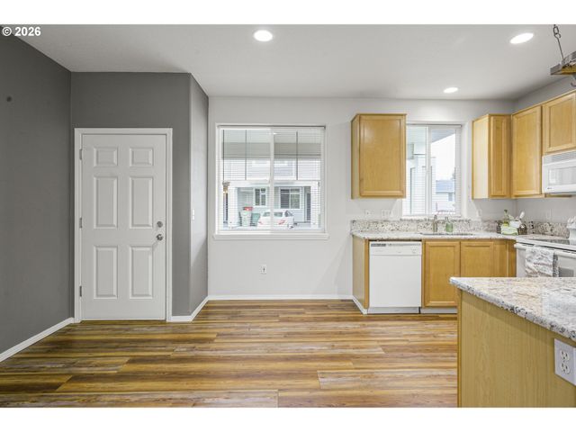 1294 Ne 86TH Way, Hillsboro, OR 97006