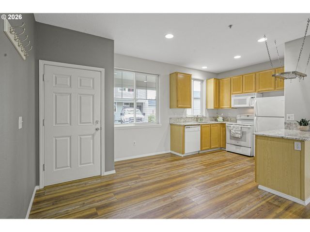 1294 Ne 86TH Way, Hillsboro, OR 97006