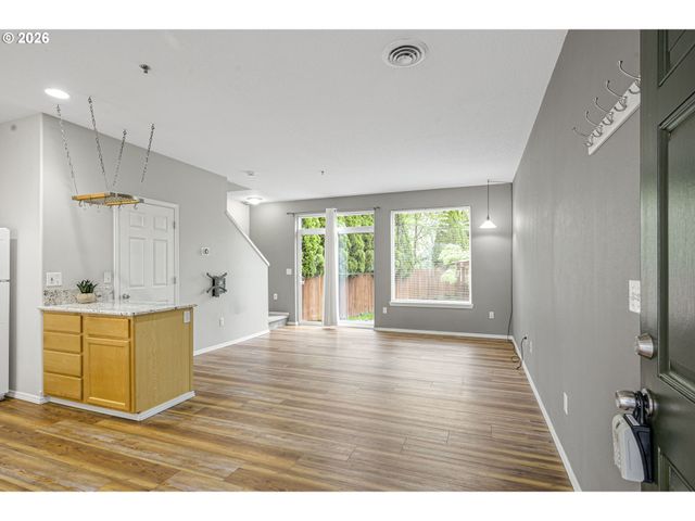 1294 Ne 86TH Way, Hillsboro, OR 97006