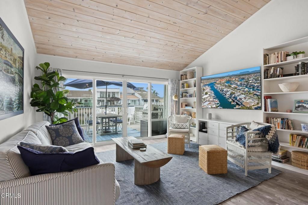 Image 13 of property listing at 4621 Falkirk Bay, Oxnard, CA 93035