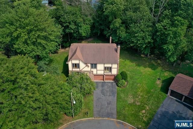 20 Michele Court, Cresskill, NJ 07626