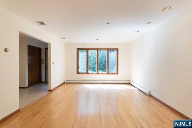 20 Michele Court, Cresskill, NJ 07626