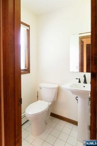 20 Michele Court, Cresskill, NJ 07626