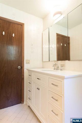 20 Michele Court, Cresskill, NJ 07626