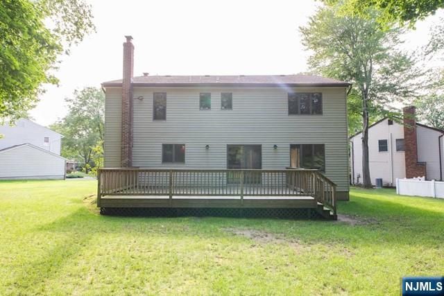 20 Michele Court, Cresskill, NJ 07626
