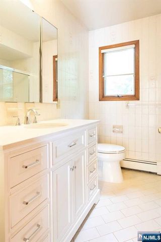 20 Michele Court, Cresskill, NJ 07626