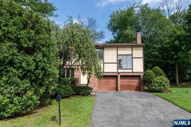 20 Michele Court, Cresskill, NJ 07626