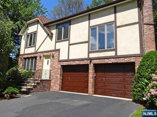 20 Michele Court, Cresskill, NJ 07626