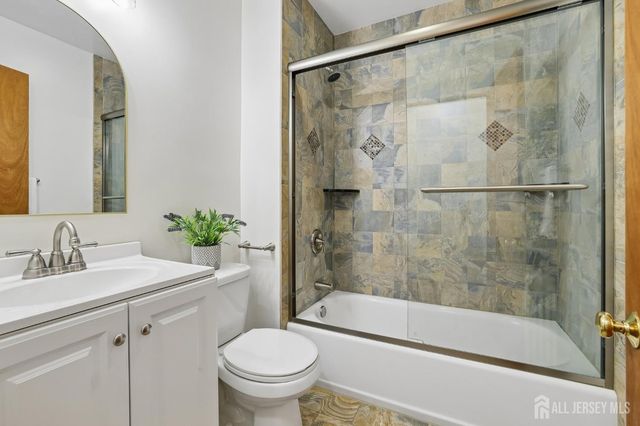 304 Green Street, Woodbridge Proper, NJ 07095
