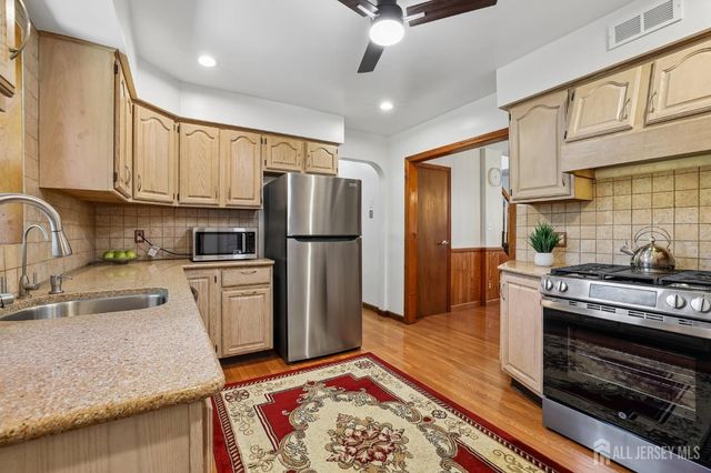304 Green Street, Woodbridge Proper, NJ 07095